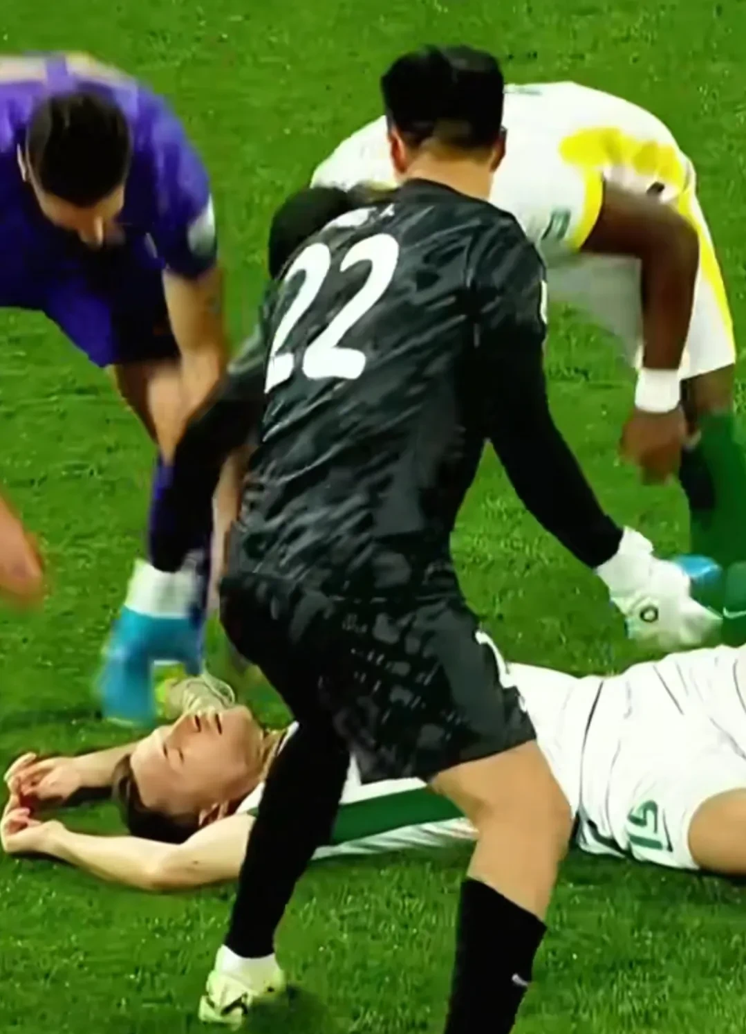 爆冷!足球强队意外出局震惊全场 爆冷!足球强队意外出局震惊全场