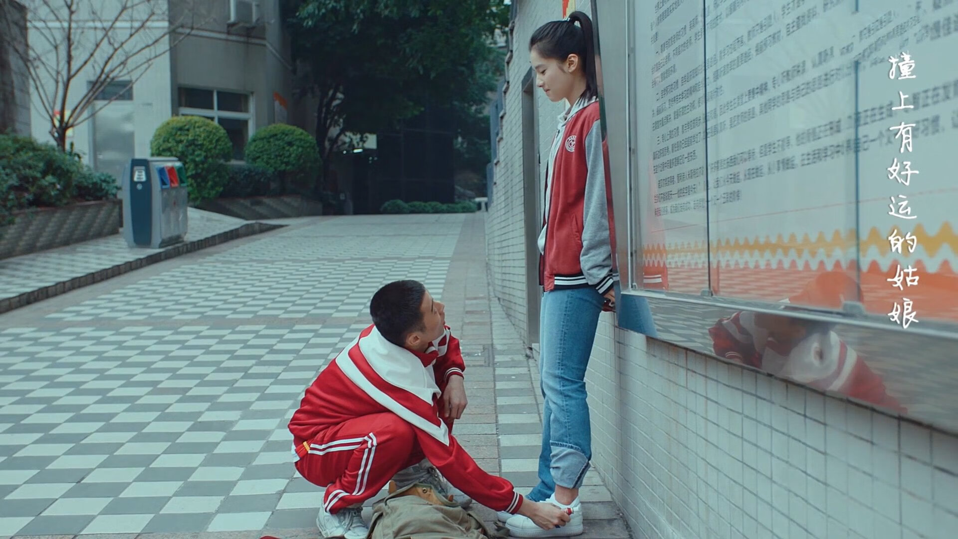 赛车的轰鸣与篮球的咆哮，同一夜的双重竞技美学